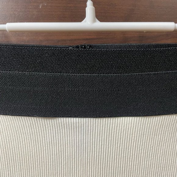 BCBG MAXAZRIA XS White Ribbed Pencil Skirt Office 2 4 Fitted Waist Sample Unique - Picture 10 of 15